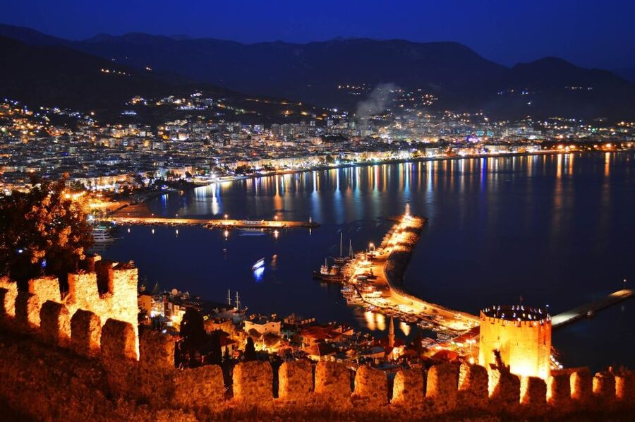 Alanya Night Safari Combo: Jeep Tour, Boat Cruise & Dinner - Dinner by the Dim River: Hot Meal, Cold Garnishes, and Belly Dance Timing