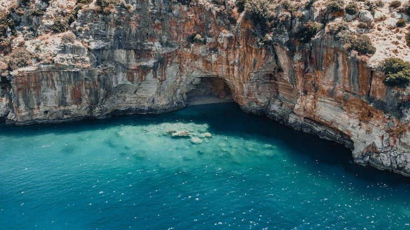 Antalya: 2-hourYachtTour toLowerDudenFalls with audioİnfo - Pirate Caves and the Long Build-Up to Lower Duden Falls
