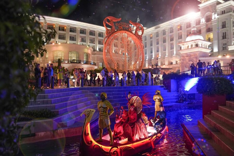 Antalya/Alanya/Side: The Land of Legends Nights Show - The theme park break: a practical hour for photos and shopping