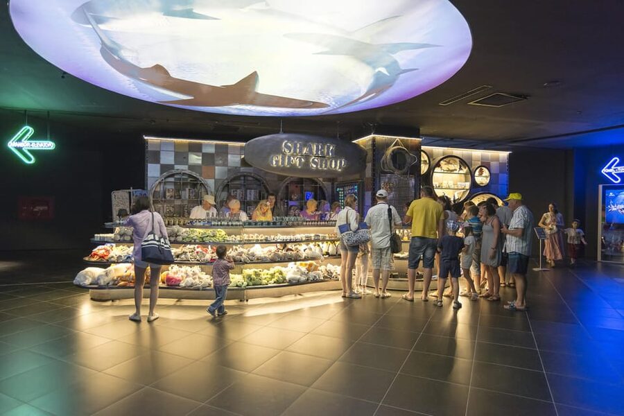 Antalya: Aquarium and Wax Museum Entry Ticket - Face 2 Face Wax Museum: celebrity realism after the aquarium