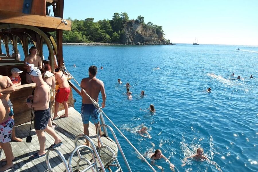 Antalya: Beach & Waterfalls Boat Trip w/ Lunch & Soft Drinks - Duden waterfalls and Karpuzkaldiran: close views, real spray, and great camera odds