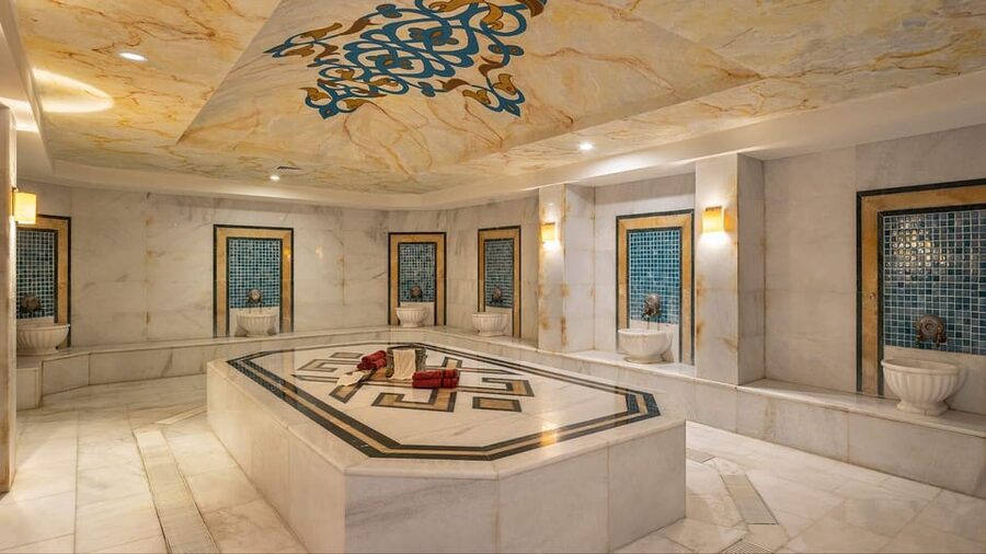 Antalya: Ladies Turkish Bath Hamam - Wellness Spa Center - Inside the spa: lockers, heat, and the towel you get