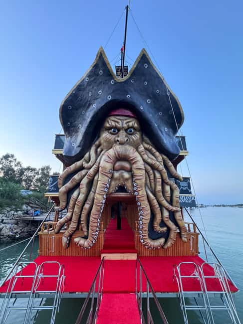 Antalya: Lara Pirate Boat Trip with Unlimited Soft Drinks - Lunch and soft drinks: when the included meal actually helps