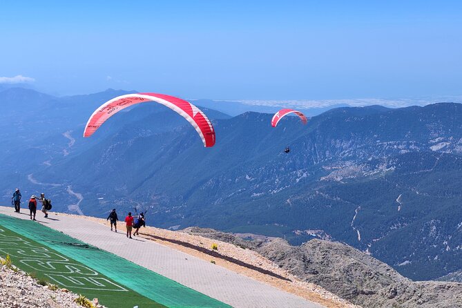 Antalya Tahtalı Summit Tandem Paragliding with Cable Car Transfer - Landing in Tekirova: the finish that feels smooth, not sudden