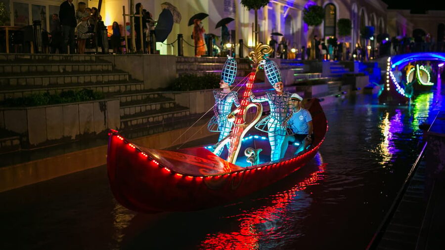 Antalya: The Land of Legends Night Show & Shopping Avenue - The 9:30 pm show: Chimera Fountain and Castle Lasers