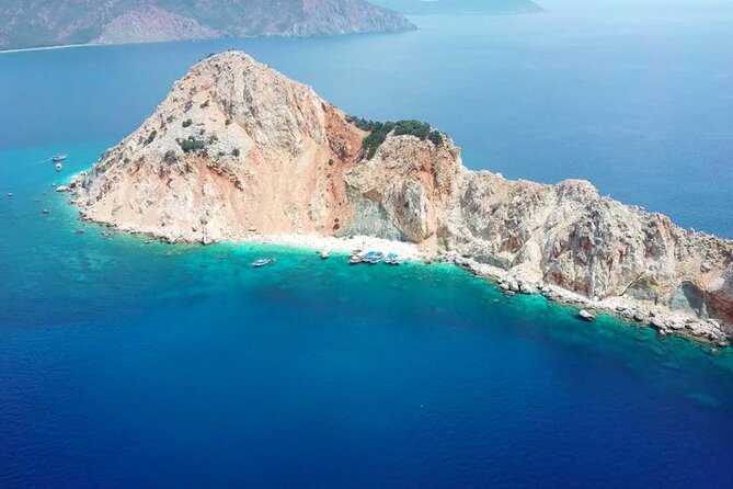 Day Tour to Suluada by Boat - Meeting point and pickup: get there the easy way, on time