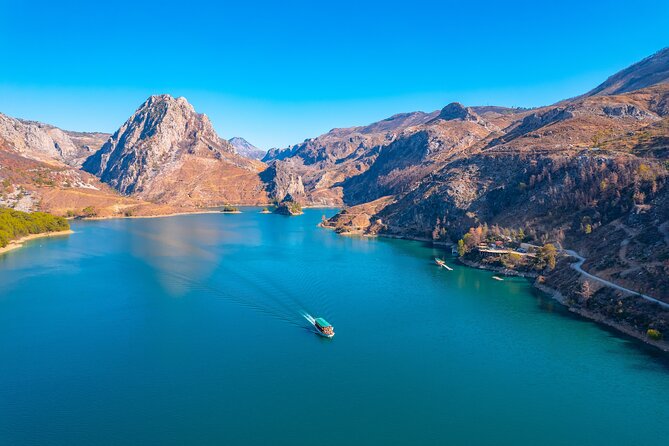 Green Canyon Boat Trip with Lunch and Unlimited Drinks - Stop 3: Green Lake lunch with unlimited drinks