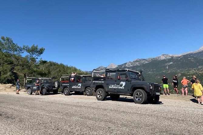 Jeep Safari Adventure in Köprülü Canyon with River Fun - River fun and jeep water fights: how to enjoy the splash without suffering
