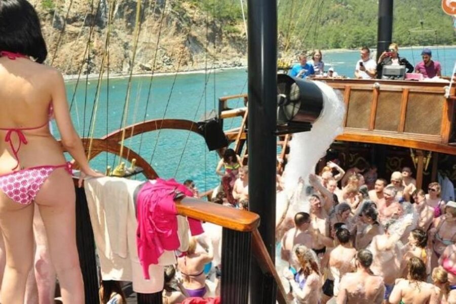 Kemer/Antalya/Belek/Kundu, Exciting Pirate Ship Adventure - Timing on a 9-Hour Pirate Cruise: Where the Day Feels Short or Long