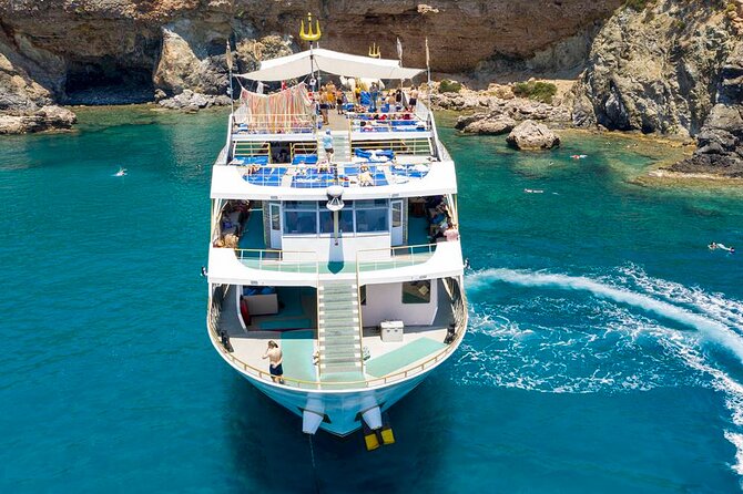Kemer Mega Star Boat Trip With Hotel Transfer and Lunch - Onboard atmosphere, captain style, seating, and getting back to Kemer
