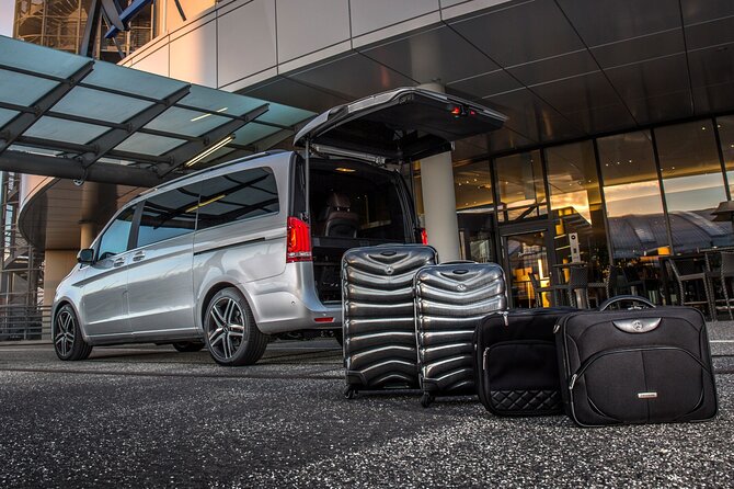 Private Arrival Transfer from Antalya Airport (AYT) to Alanya - The ride itself: what “luxury vehicle” means for a 2-hour run