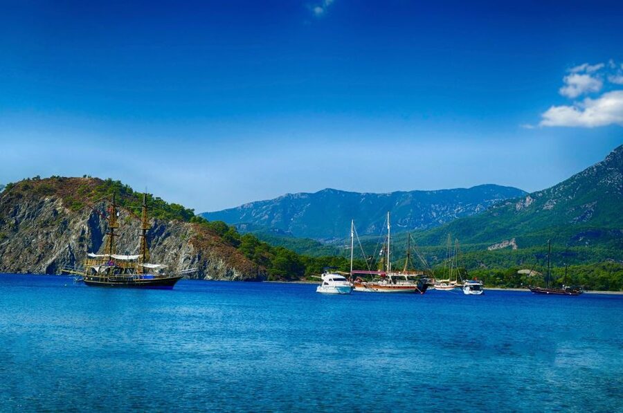 Relaxing Boat Trip with Lunch and Drinks - Time on the Water vs. Time on Land: The Pace You Should Expect