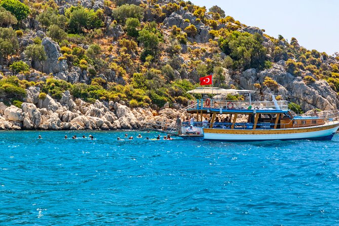 Sightseeing Cruise from Old Town Harbor - Group size and boat space: generally roomy, but time is tight